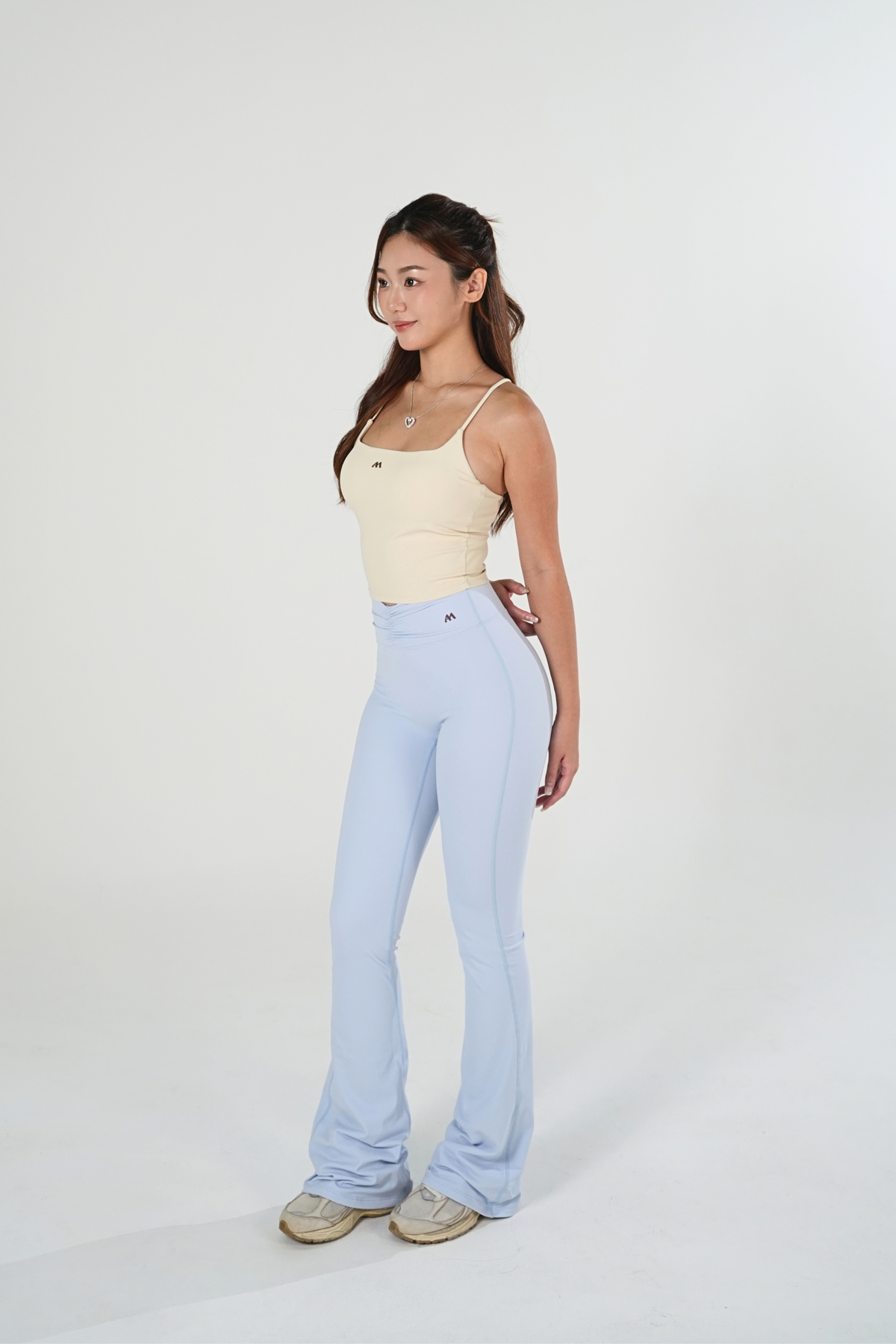 Flow Singlet Almond